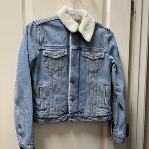 LEVI’s Womens Trucker Denim Jacket